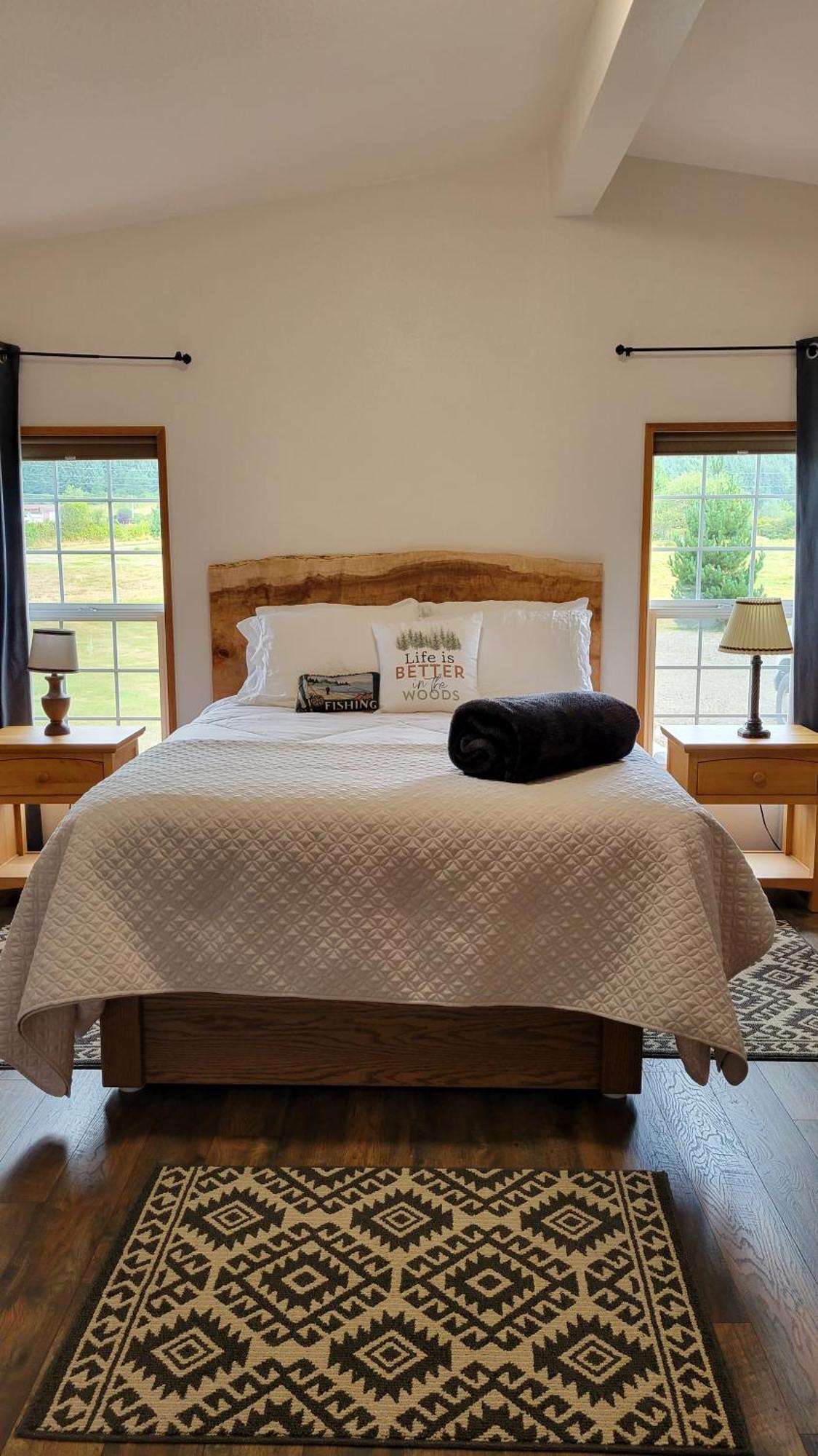 A Relaxing Getaway-A Backwoods Cabin Solduc River Beaver Pokoj fotografie
